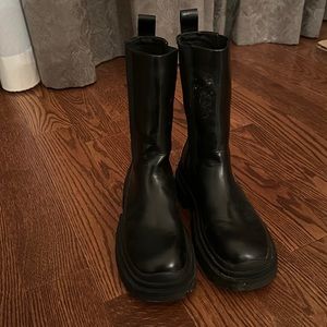 Women’s black leather Zara boots